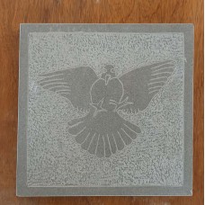 Διακοσμητικό πλακάκι μαρμάρου με παράσταση ''Περιστέρι''.